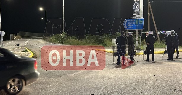 Καταδίωξη της αστυνομίας στη Βοιωτία κατέληξε με έναν 17χρονο νεκρό - Επεισόδια στη Θήβα - Δηλώσεις του Υπ. Προστασίας του Πολίτη για το συμβάν