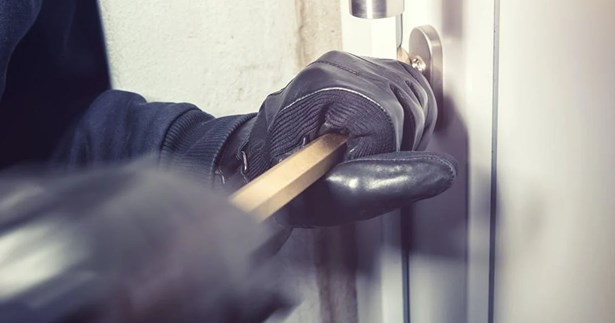 Εγκληματική ομάδα έκλεβε καταστήματα στην Β. Εύβοια - Πάνω από 27.000 ευρώ η λεία της