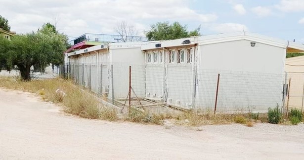 Σε κοντέινερ κάνουν μάθημα τα παιδιά του δημοτικού στο Δήλεσι