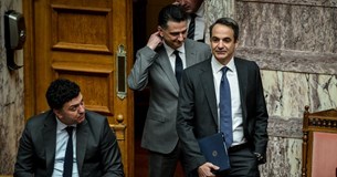 Πίσω από τις γραμμές: Στοιχήματα και ορόσημα του σχεδίου Μητσοτάκη για Οικονομία, Τουρισμό