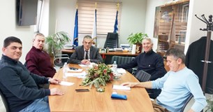 Ο Δήμαρχος Θηβαίων συναντήθηκε με το Τ.Σ. της Δ.Ε. Ελλοπίας για την εγκατάσταση σταθμών ηλεκτρικής ενέργειας