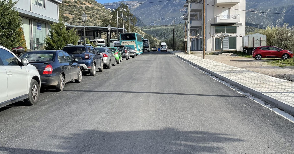 Ολοκληρώθηκε ακόμη ένα έργο ασφαλτοστρώσεων στην Αμφισσα