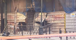 Έκρηξη βόμβας έξω από το υπουργείο Εργασίας - Ζημιές στα γύρω κτίρια, δείτε βίντεο και φωτογραφίες