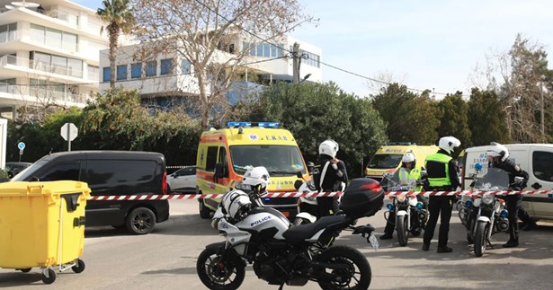 Σκότωσε τρεις και αυτοκτόνησε ο Αιγύπτιος δράστης που εισέβαλε σε ναυτιλιακή στη Γλυφάδα