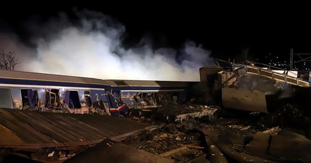 Συγκλονίζει φοιτητής στην Εξεταστική για Τέμπη: «Kαιγόμουν από τις λαμαρίνες»
