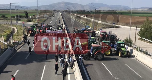 Οι αγρότες έκλεισαν την Ε.Ο. στο ύψος Θηβών-Μουρικίου