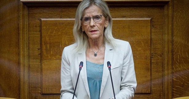 Γιώτα Πούλου: Συνιστά κατάφωρη παραβίαση της αξιοκρατίας η μη μοριοδότηση του διδακτορικού τίτλου για τις επιτελικές θέσεις των Υπηρεσιακών Γραμματέων!