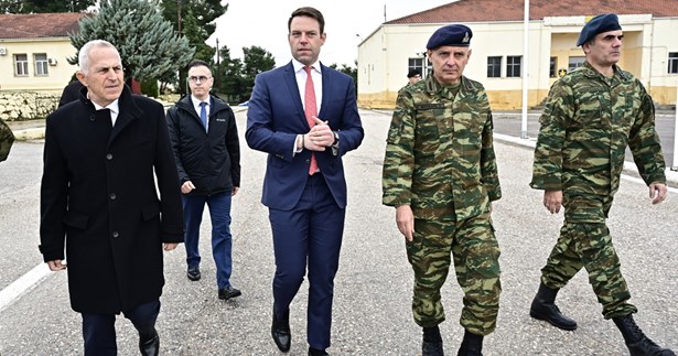 Στο Κέντρο Εκπαίδευσης Πυροβολικού Θήβας θα παρουσιαστεί την Παρασκευή ο Στέφανος Κασσελάκης