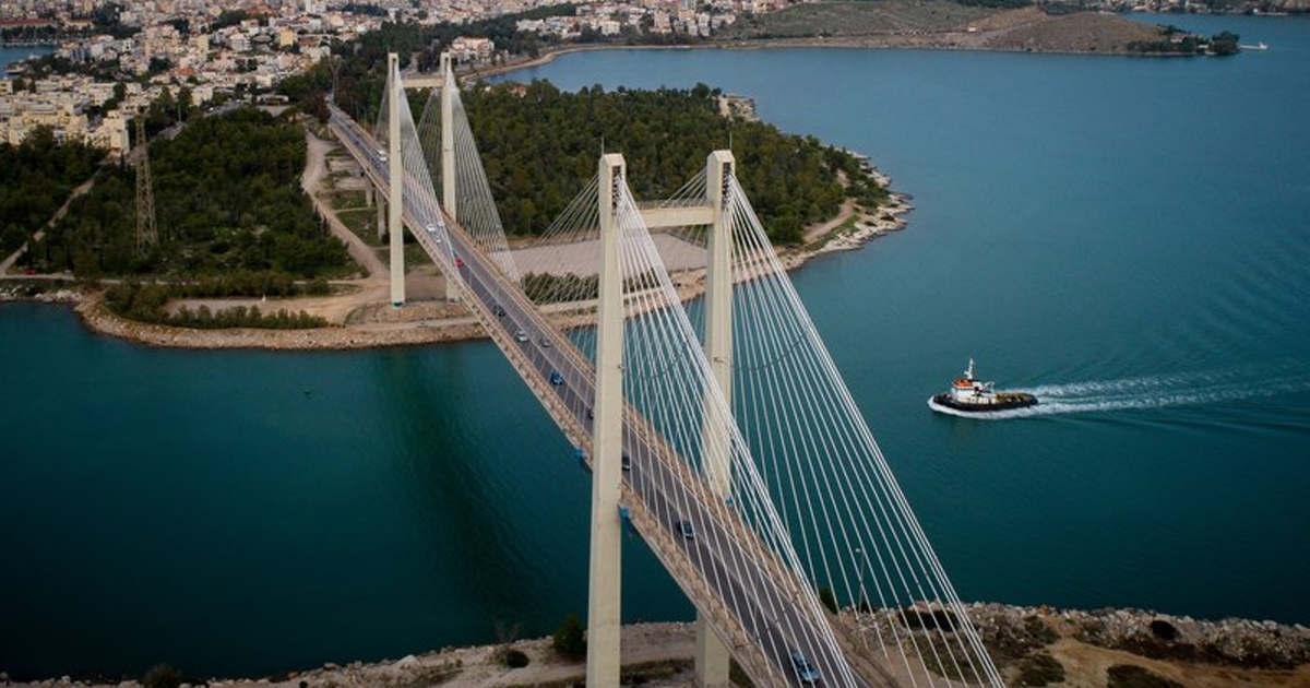 Νεαρός έπεσε από τη γέφυρα της Χαλκίδας