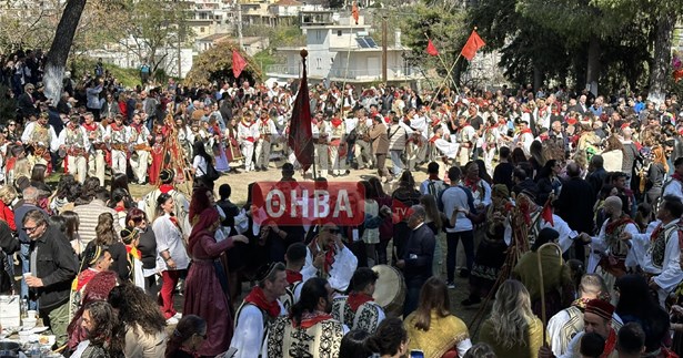 Με πολύ κόσμο και κέφι αναβίωσε ο Βλάχικος Γάμος φέτος στη Θήβα - Και του χρόνου στο μέτρο