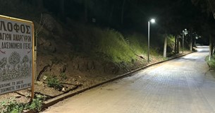 Ολοκληρώθηκαν οι εργασίες φωτισμού στο λόφο Αγίων Αναργύρων - Ν. Γιογάκης: «Ένα έργο που αλλάζει την εικόνα της περιοχής»