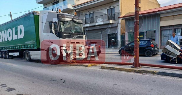 Τρόμος στην Αλίαρτο - Νταλίκα εμβόλισε κολώνα