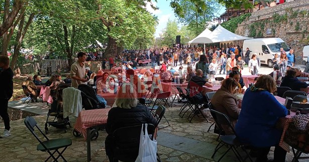 Βούλιαξε η Λιβαδειά την Κυριακή του Πάσχα (Φωτογραφίες)