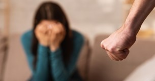 20χρονη κατήγγειλε τους γονείς της για ενδοοικογενειακή βία στις Θεσπιές
