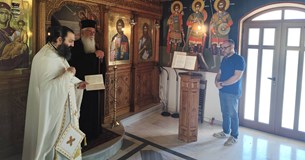 Tη Θεία Λειτουργία στον Ιερό Ναό των Αγίων Κωνσταντίνου και Ελένης Αλιάρτου τέλεσε ο Μητροπολίτης Γεώργιος