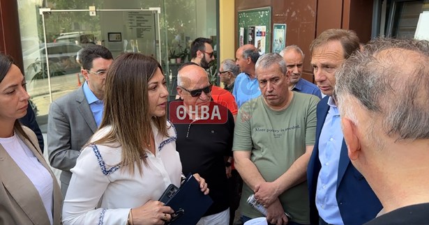 Ανεπιθύμητη και η Υπουργός Κοινωνικής Συνοχής και Οικογένειας Σοφία Ζαχαράκη από την πόλη της Θήβας (Βίντεο)