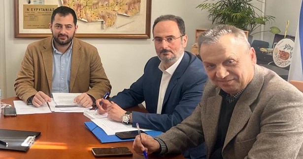 Προγραμματική σύμβαση για την υλοποίηση έργου βελτίωσης του οδικού δικτύου στα ʼγραφα υπέγραψε ο περιφερειάρχης Φάνης Σπανός Προγραμματική σύμβαση για την υλοποίηση έργου βελτίωσης του οδικού δικτύου στα ʼγραφα υπέγραψε ο περιφερειάρχης Φάνης Σπανός