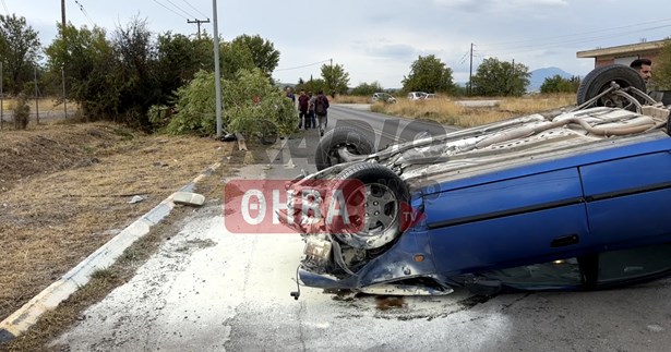 Αυτοκίνητο «ξήλωσε» δέντρο και στην συνέχεια αναποδογύρισε έξω από την Θήβα