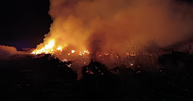 Φωτιά σε παράνομη χωματερή στον Ορχομενό