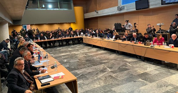 Φάνης Σπανός: «Συνεδριάσαμε με τα τρακτέρ έξω από την πόρτα, γιατί είναι συνεργατική η σχέση μας με τους αγρότες της Κωπαΐδας» Φάνης Σπανός: «Συνεδριάσαμε με τα τρακτέρ έξω από την πόρτα, γιατί είναι συνεργατική η σχέση μας με τους αγρότες της Κωπαΐδας»