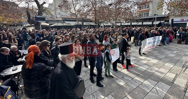 Μαζική συγκέντρωση διαμαρτυρίας για την τραγωδία των Τεμπών στη Θήβα (ΒΙΝΤΕΟ-ΦΩΤΟ)
