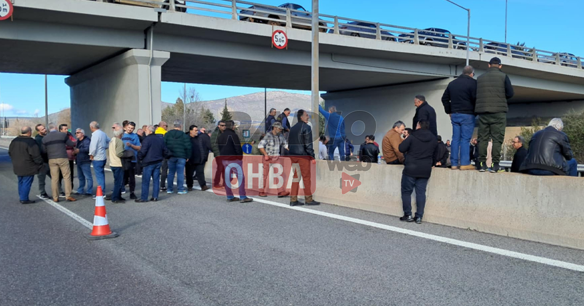 Σκληραίνουν την στάση τους οι αγρότες της Βοιωτίας - Υπό κατάληψη η εθνική και στα δύο ρεύματα κυκλοφορίας στο ύψος του Κάστρου