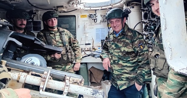 Στο χακί ο Γιώργος Ντασιώτης σε άσκηση στο ΚΕΠΒ Θήβας