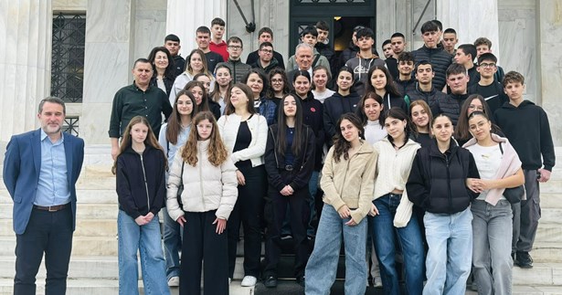 Επίσκεψη του 4ου Γυμνασίου Θήβας στην Βουλή