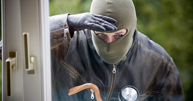 «Ποντικοί» διέπρατταν κλοπές σε σπίτια στη Θήβα - Πάνω από 9.500 ευρώ η λεία τους