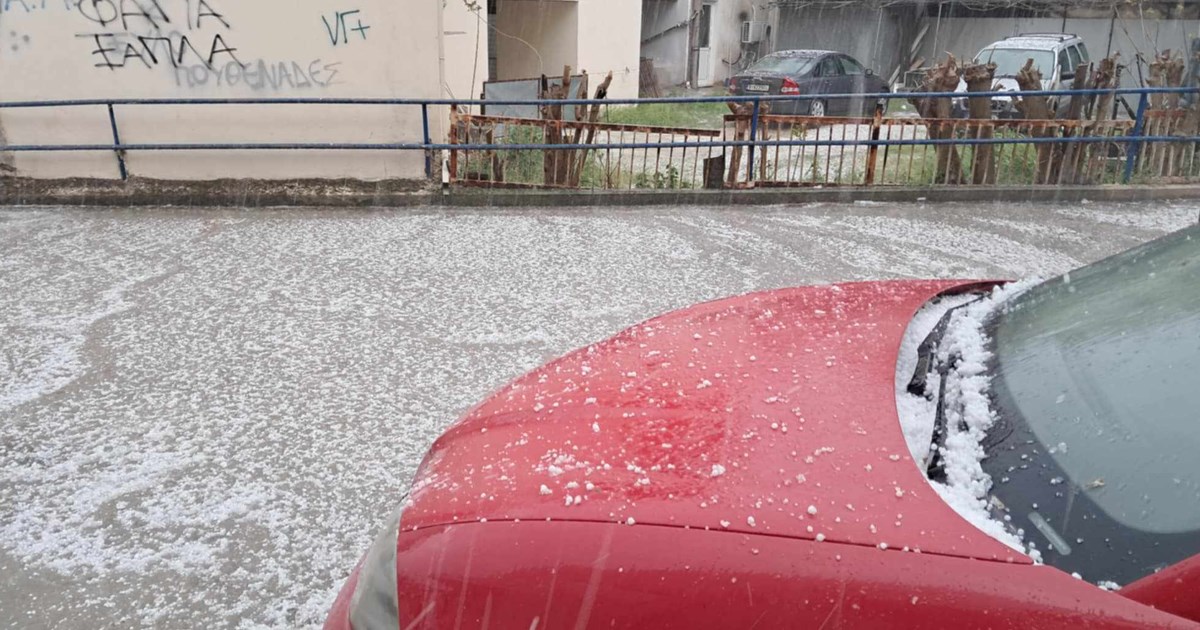 Σφοδρή χαλαζόπτωση αυτή τη στιγμή στη Λιβαδειά Σφοδρή χαλαζόπτωση αυτή τη στιγμή στη Λιβαδειά