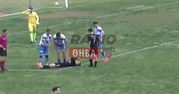 Στο νοσοκομείο ποδοσφαιριστής του Α.Ο. Θήβα μετά από τραυματισμό (ΒΙΝΤΕΟ)