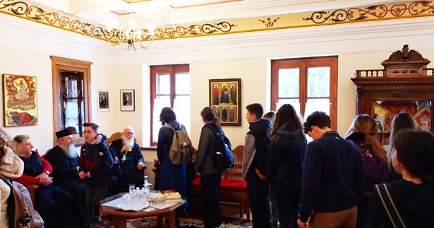 Επίσκεψη του Αρχιεπισκόπου με μαθητές στην Ι. Μονή του Οσίου Λουκά του εν Στειρίω (ΦΩΤΟ)