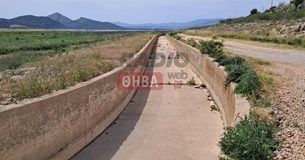 Βοιωτία: Καταβόθρα στο χερσαίο «κατάπινε» το νερό της άρδευσης (ΒΙΝΤΕΟ-ΦΩΤΟ)