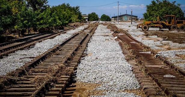 Θήβα: Με τσιμεντένιο τείχος καταπολεμά ο ΟΣΕ τους λιθοβολισμούς τρένων και τις δολιοφθορές