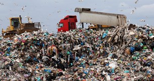 Σκουπίδια: Έως και τριπλάσια δημοτικά τέλη με έξι εργοστάσια καύσης