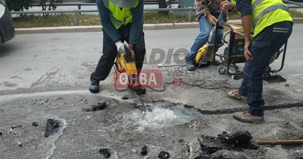 Έκτακτο: Συνεργείο εργασιών έσπασε αγωγό ύδρευσης στη Θήβα (ΦΩΤΟ)