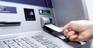 Τέλος οι κάρτες στα ΑΤΜ - Πώς θα κάνουμε αναλήψεις με τη νέα διαδικασία