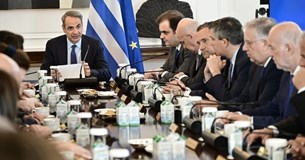 Σύσφιξη σχέσεων με το «παραδοσιακό» κοινό επιδιώκει η κυβέρνηση: Ποια ατζέντα μπαίνει μπροστά για να κλείσουν ανοιχτά μέτωπα