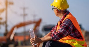 Ε.Κ.Λ.: Έκτακτα μέτρα για την προστασία των εργαζομένων λόγω καύσωνα - Υποχρεωτική παύση εργασιών σε υπαίθριες δραστηριότητες»