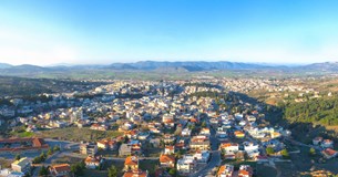 Αφωνία να περάσει η θητεία και προεκλογικές υποσχέσεις για την αμνησία