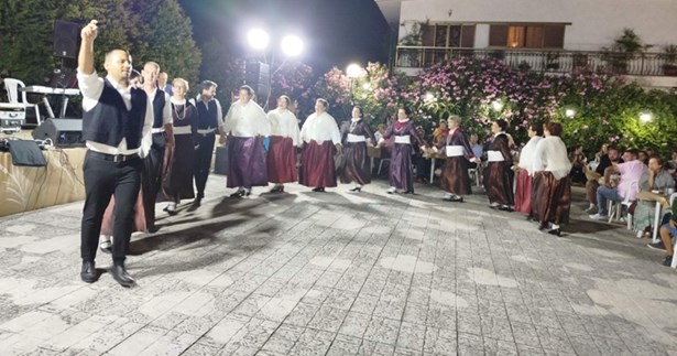 Με μεγάλη επιτυχία το «2ο Φεστιβάλ Παραδοσιακών Χορών» στο Καλαπόδι Δήμου Λοκρών