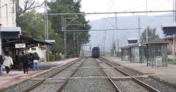 Έντονη διαμαρτυρία του Δήμου Λεβαδέων για το κλείσιμο των εκδοτηρίων εισιτηρίων στον σιδηροδρομικό σταθμό Λιβαδειάς (BINTEO) Έντονη διαμαρτυρία του Δήμου Λεβαδέων για το κλείσιμο των εκδοτηρίων εισιτηρίων στον σιδηροδρομικό σταθμό Λιβαδειάς (BINTEO)