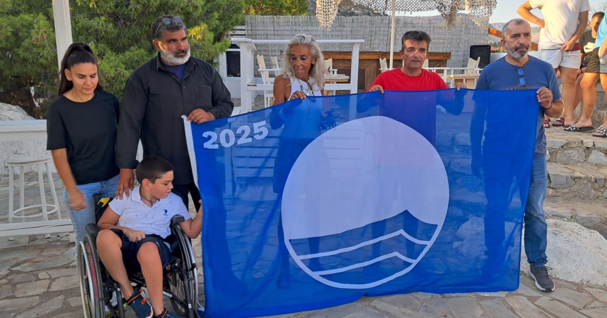 Γαλάζια σημαία στον Αγιο Ισιδωρο Γαλάζια σημαία στον Αγιο Ισιδωρο