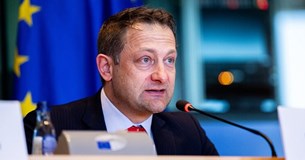 Κόφτη σε επιδοτήσεις άνω των 20.000 ευρώ ανακοινώνει η Ε.Ε.