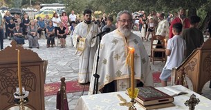 Με κατάνυξη και παρουσία πλήθους πιστών ο Εσπερινός της Κοιμήσεως της Αγίας Αννας στον Ελικώνα