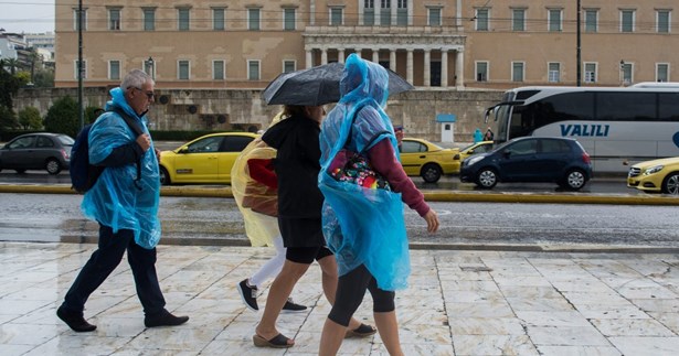 Καιρός: Ερχεται κακοκαιρία με καταιγίδες και χαλάζι - Πού χρειάζεται προσοχή