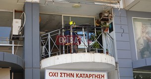 Ξέσπασε φωτιά στην εφορία της Θήβας (ΒΙΝΤΕΟ-ΦΩΤΟ)