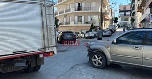 Σοβαρό τροχαίο μέσα στη Θήβα - Οδηγός μηχανής κατέληξε στο νοσοκομείο (ΒΙΝΤΕΟ-ΦΩΤΟ)