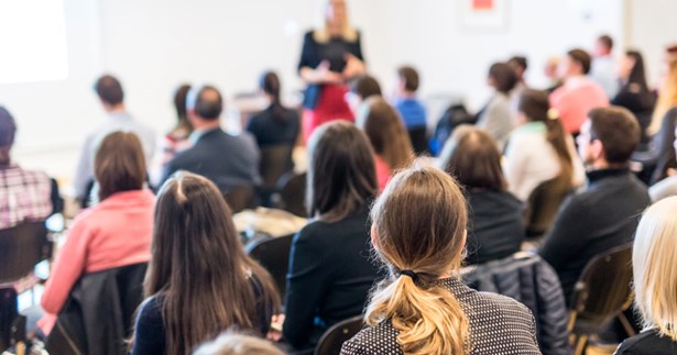 Δημογραφικό και ελάχιστη βάση εισαγωγής «αδειάζουν» τα αμφιθέατρα και φέρνουν αλλαγές στον χάρτη των ΑΕΙ - Τι ζητούν οι πρυτάνεις