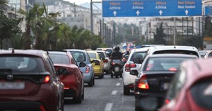Σε ισχύ ο νέος ΚΟΚ από σήμερα: Έως και 2.000 πρόστιμο για κινητό στην οδήγηση, έως 8.000 ευρώ για όριο ταχύτητας